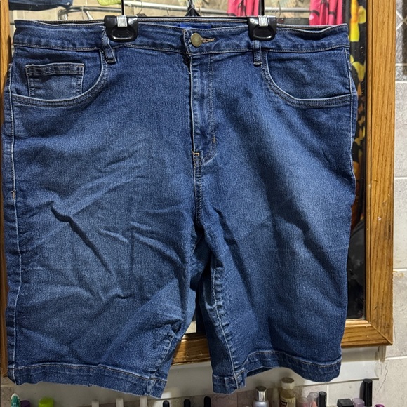 Weekend shorts - Picture 2 of 5